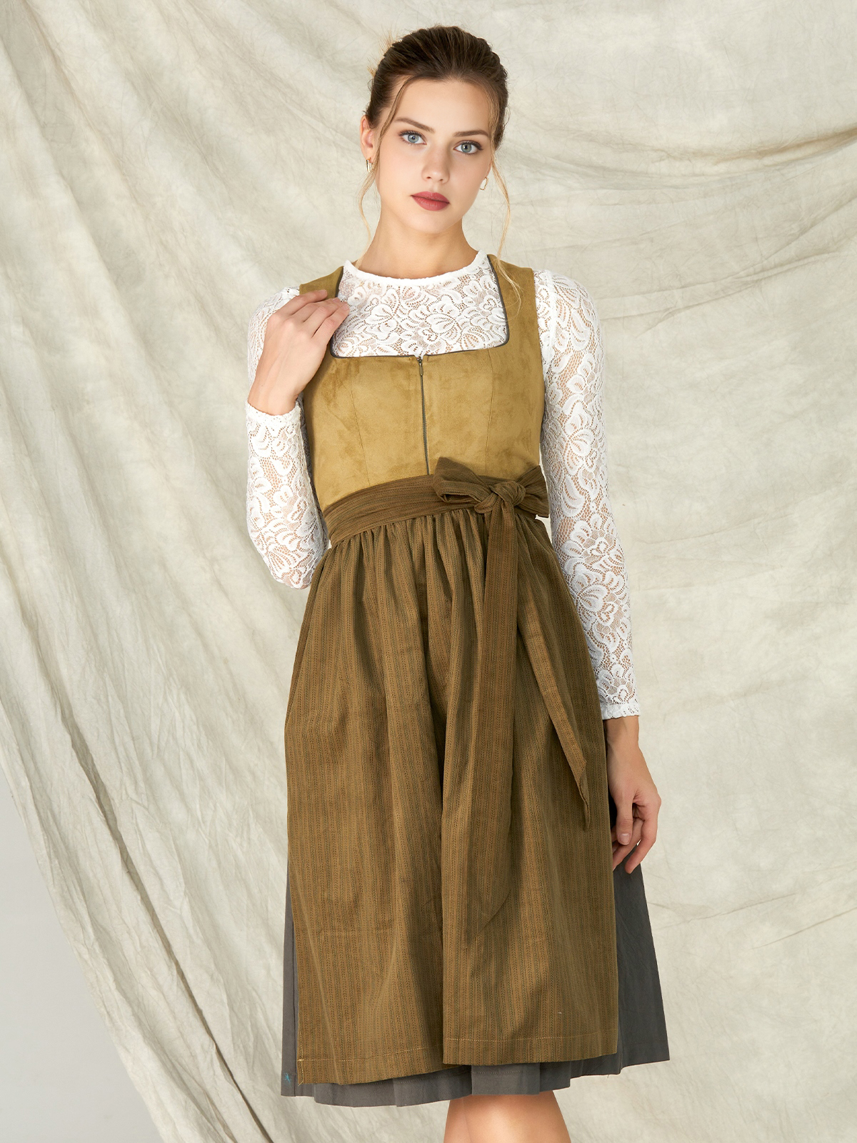 Dirndl Schwarz Lila – Eleganz und Tradition