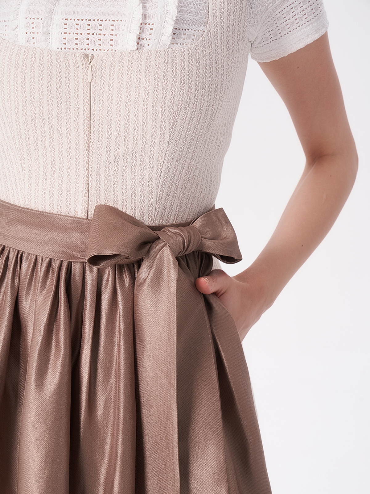 Dirndl Rosa Grün – Eleganz und Lebensfreude