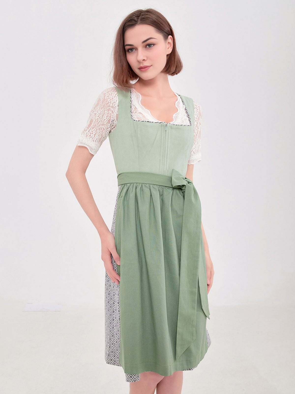 Dirndl in Rosa Pink – feminin und stilvoll