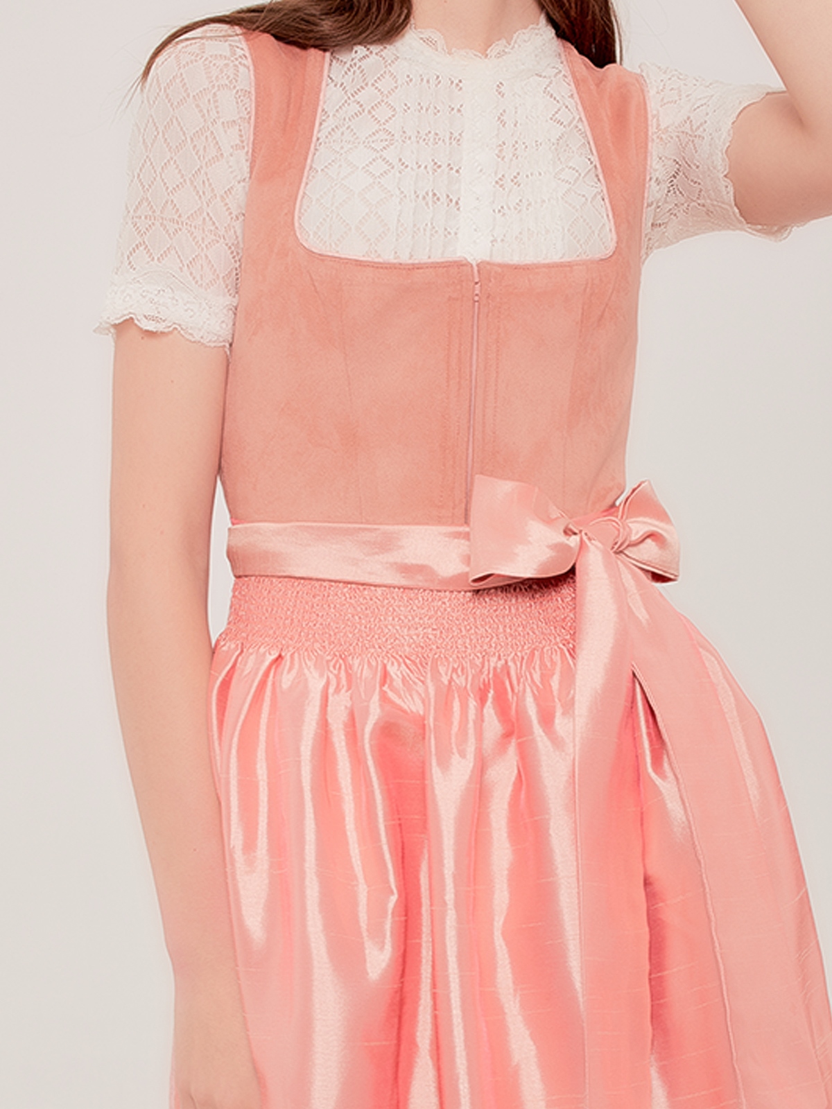 Dirndl in samtbraun mit rosa Bluse