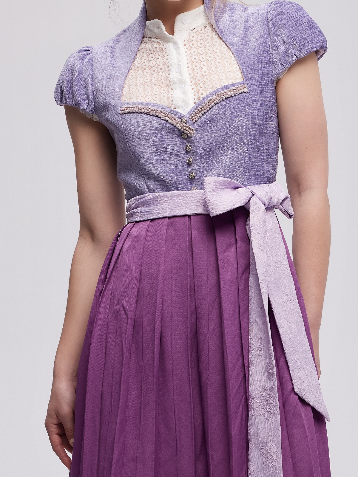 Dirndl mit Herzausschnitt