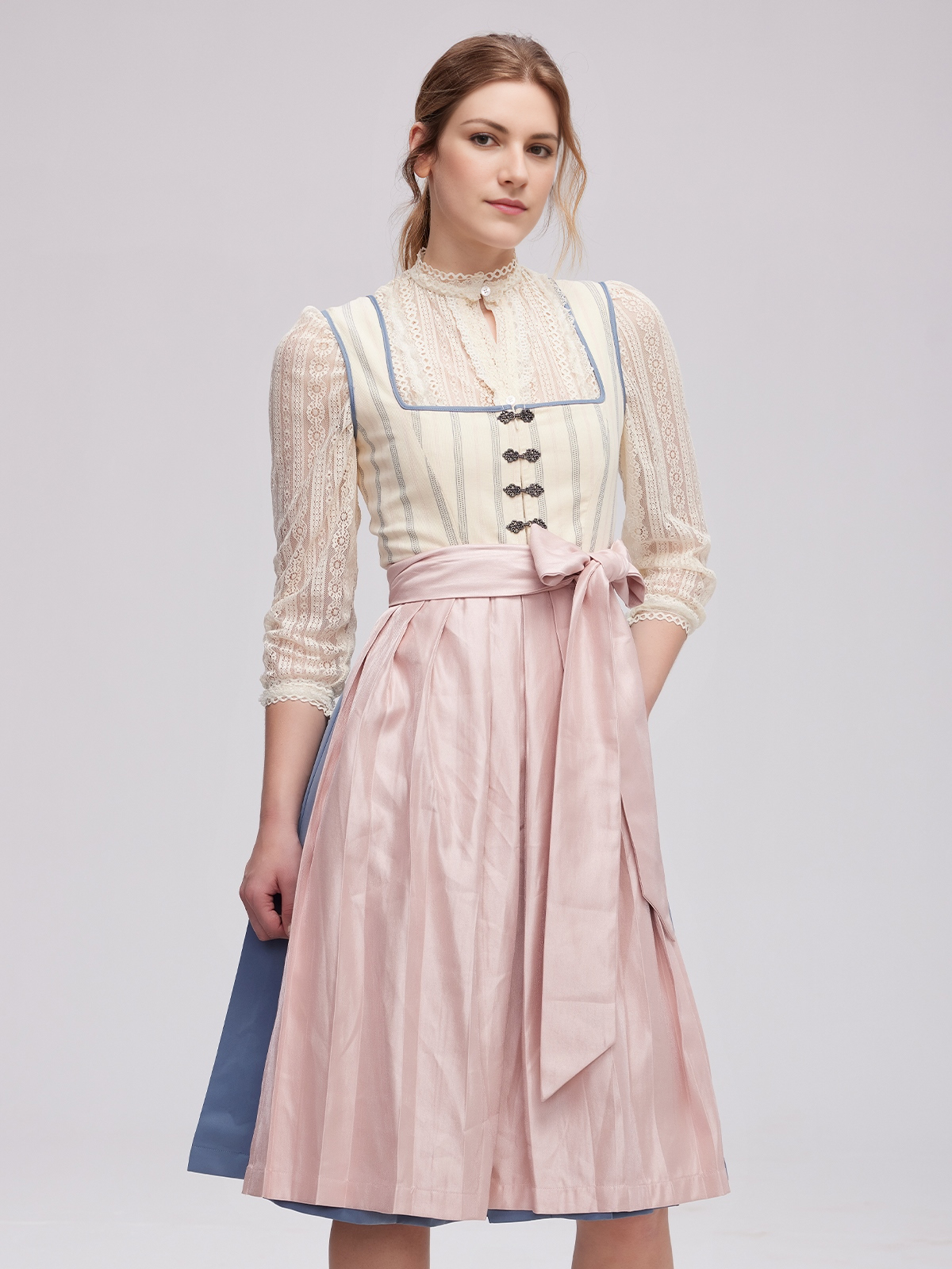 Dirndl mit Ärmel ohne Bluse in Beige – elegant und vielseitig