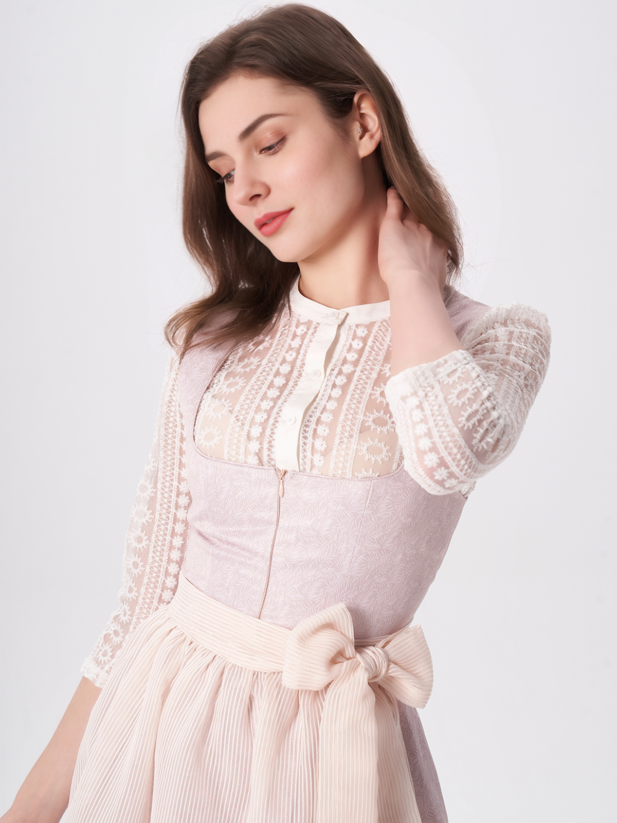 Dirndl in Rosa mit langarm Bluse