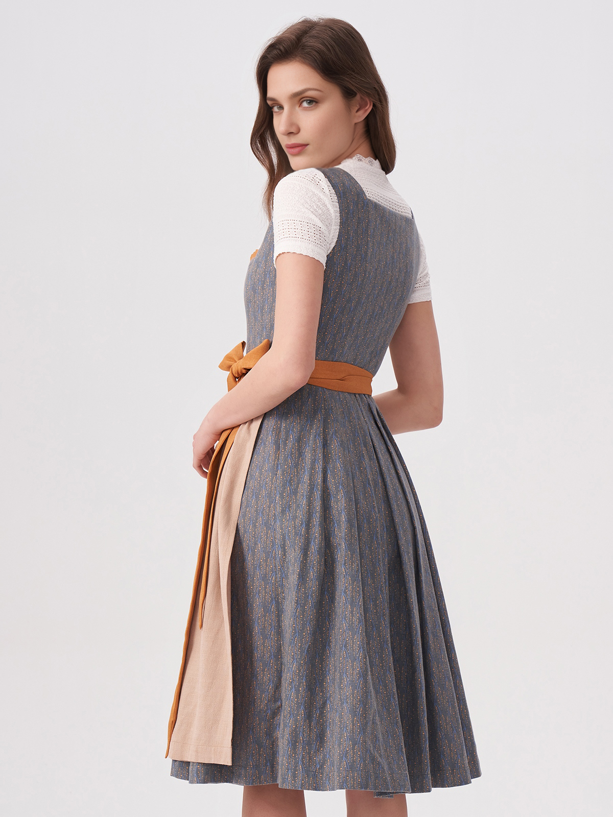 Traditionelles blaues Dirndl von Jamei