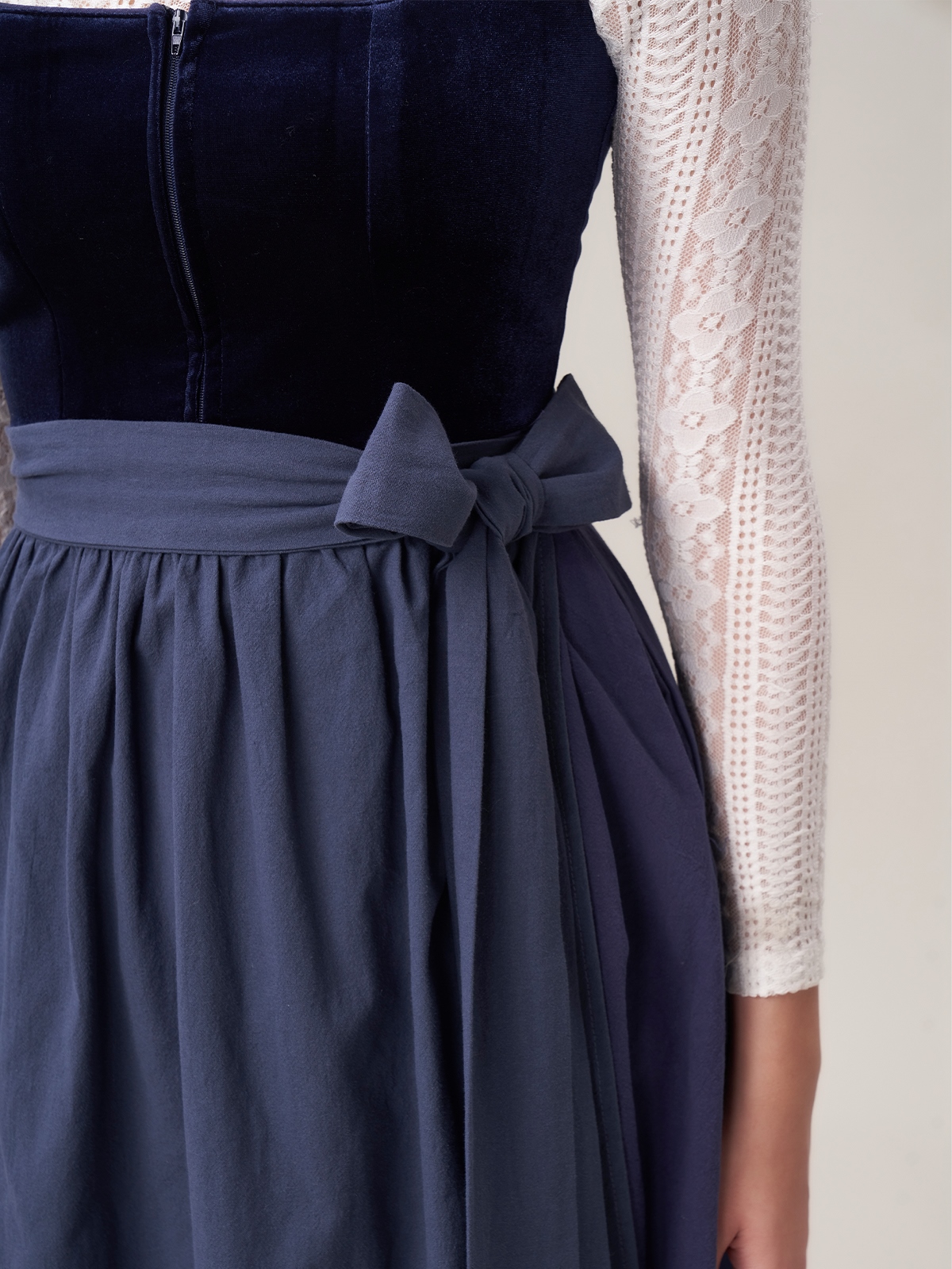 Ein elegantes Dirndl in Grün und Braun