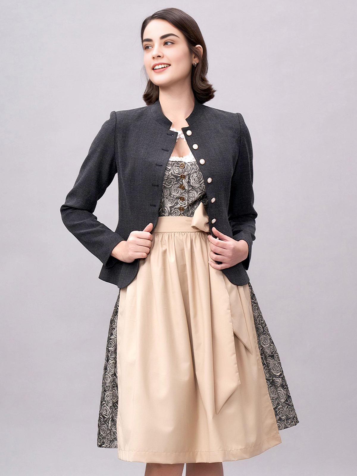 Elegantes rosa Dirndl mit Accessoires