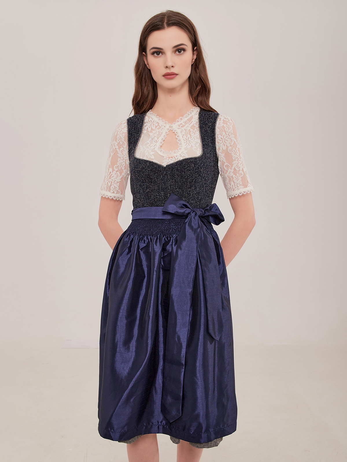 Dirndl in Blau – zeitlose Eleganz für festliche Anlässe