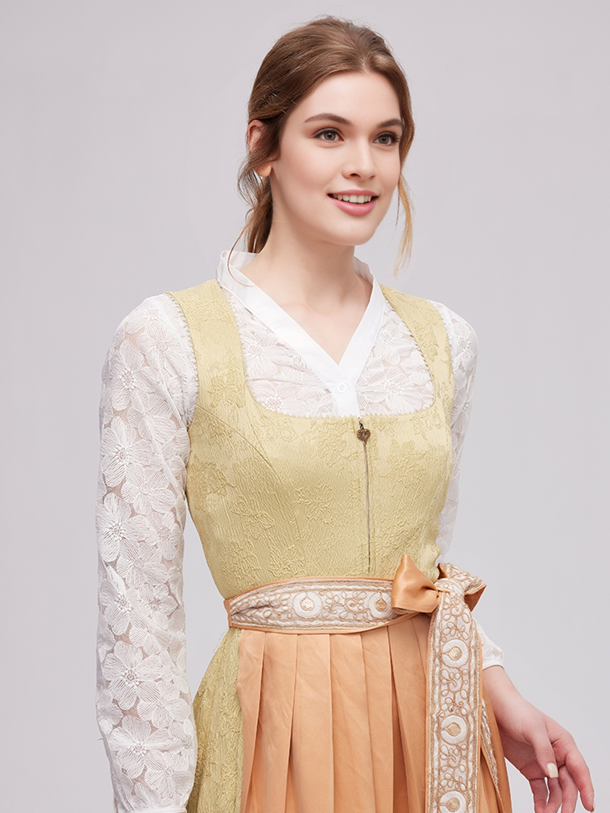 Dirndl mit Knöpfen in Gelb
