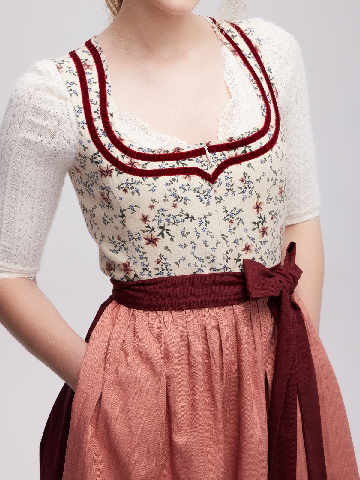 Dirndlbluse in Rot