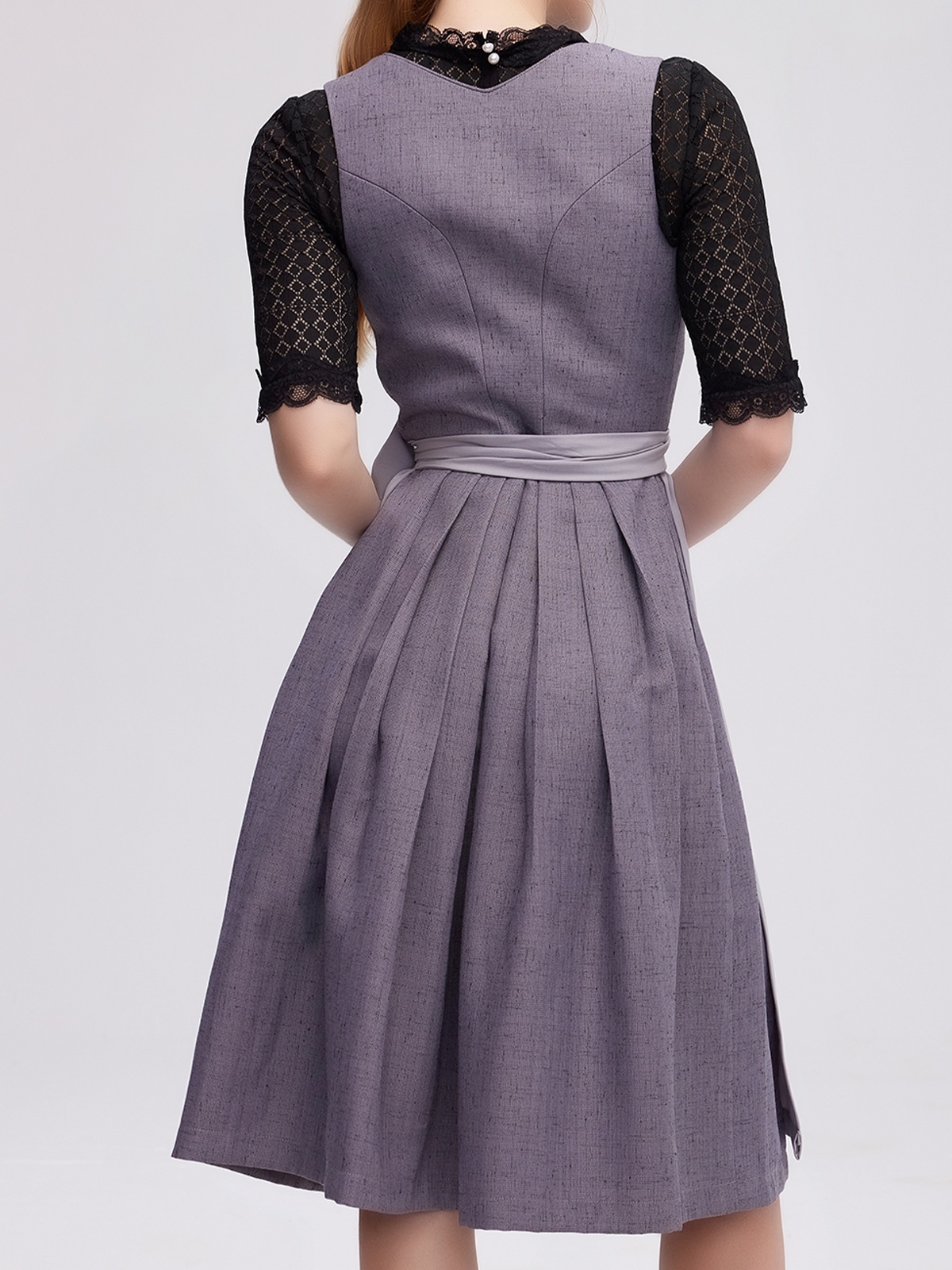Beiges Dirndl – Eleganz in Perfektion