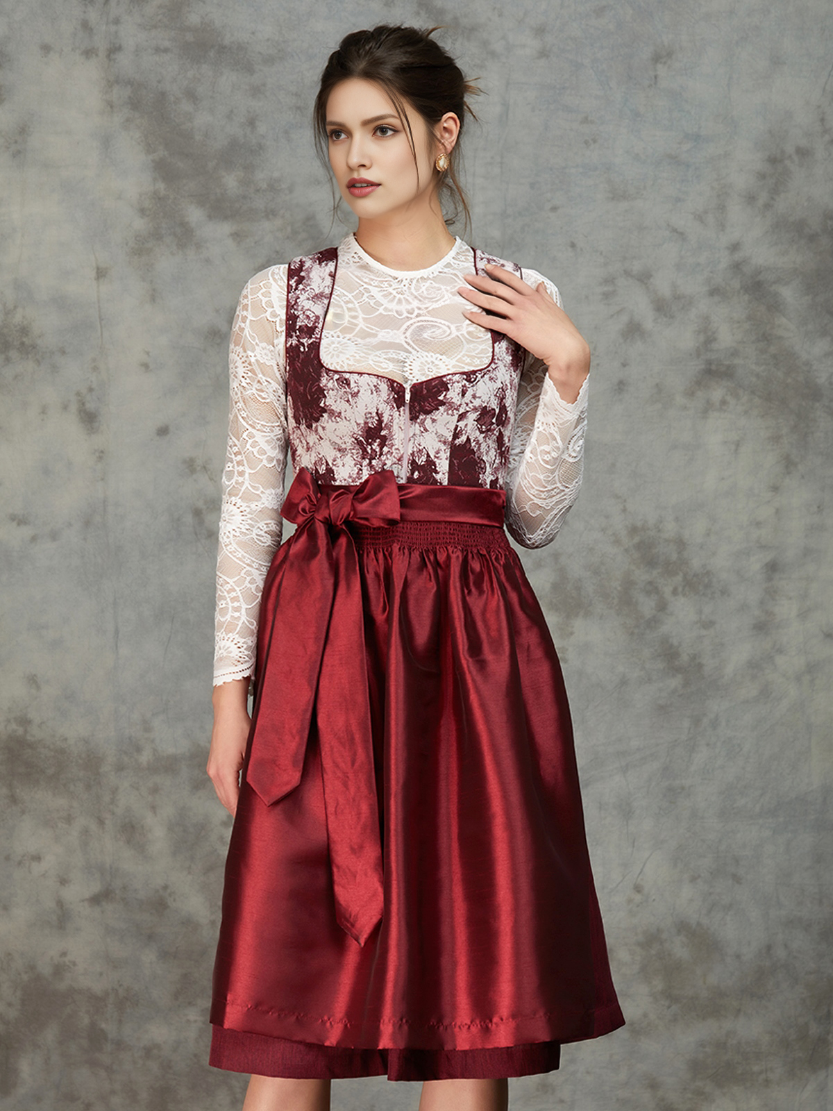 Dirndl in Rot – ein zeitloser Klassiker