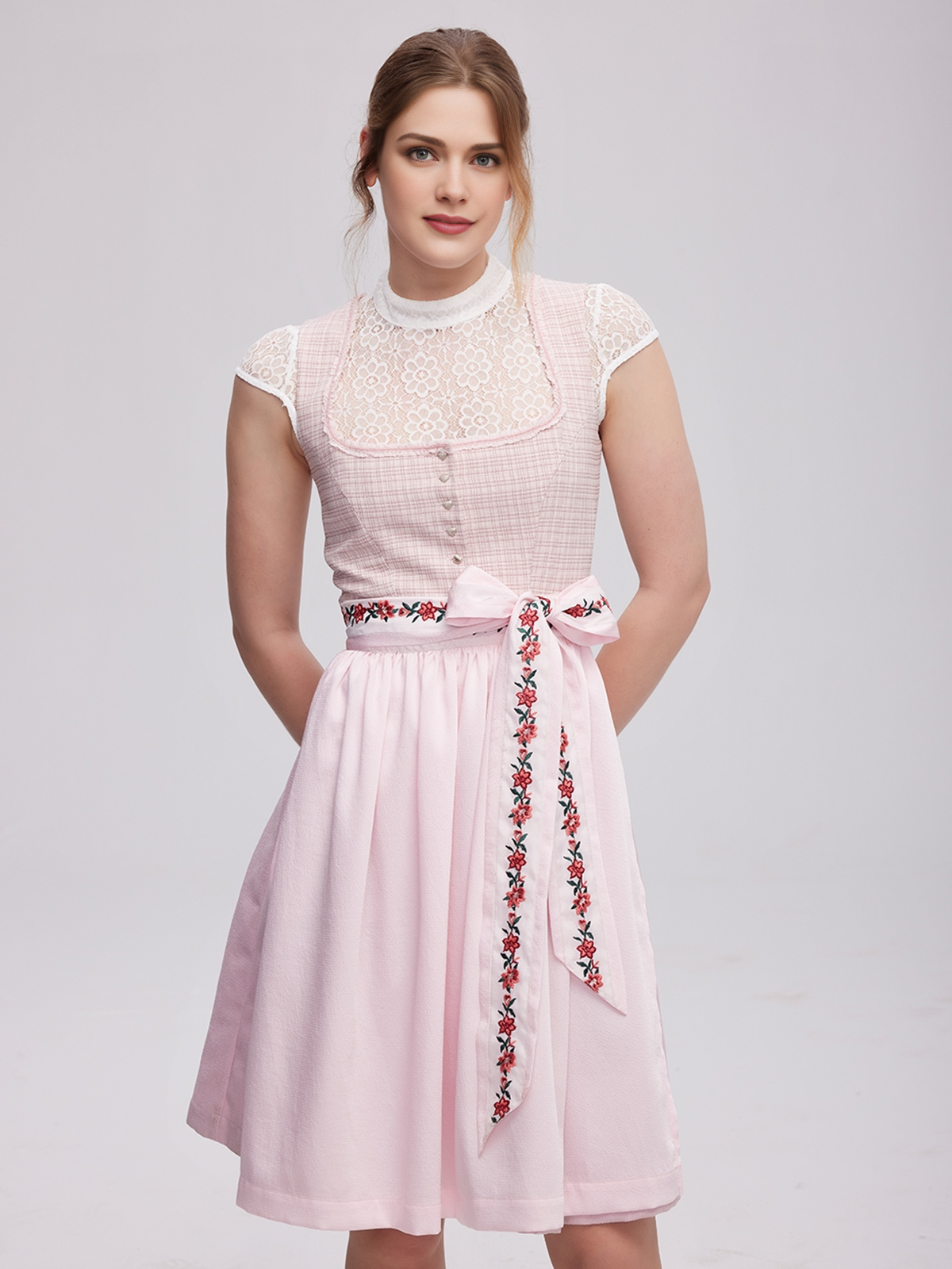 Dirndl in Rosa – feminin und stilvoll
