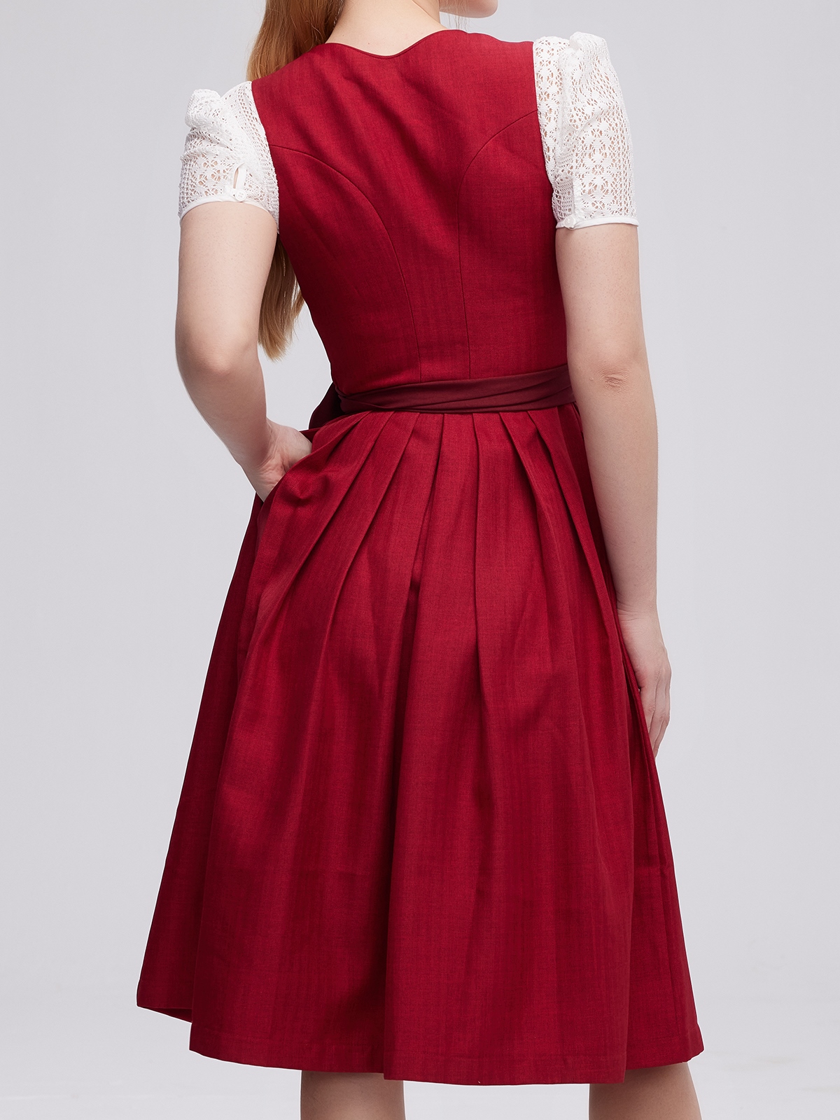 Romantisches Dirndl in Rot