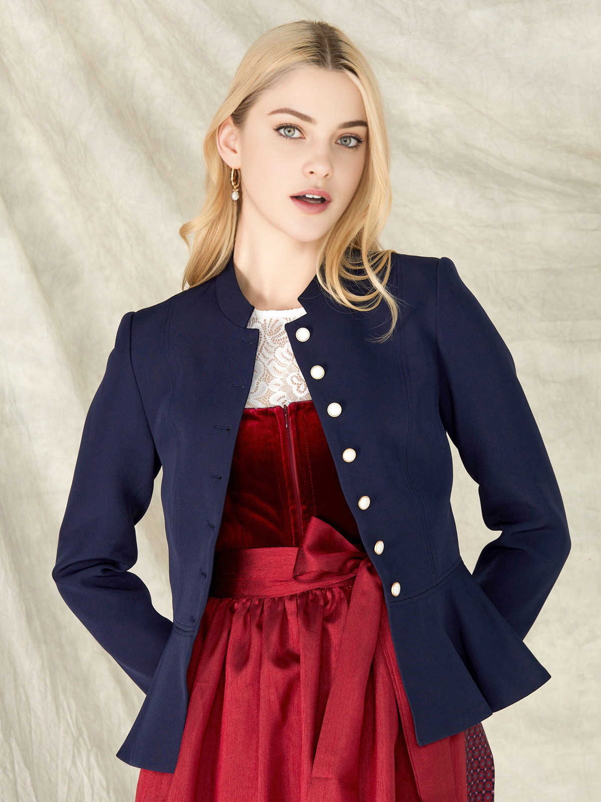Dirndl in Marineblau