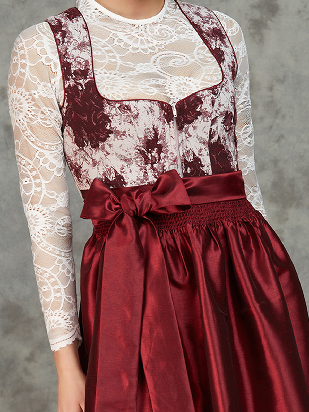 Dirndl Länge Midi in Rot
