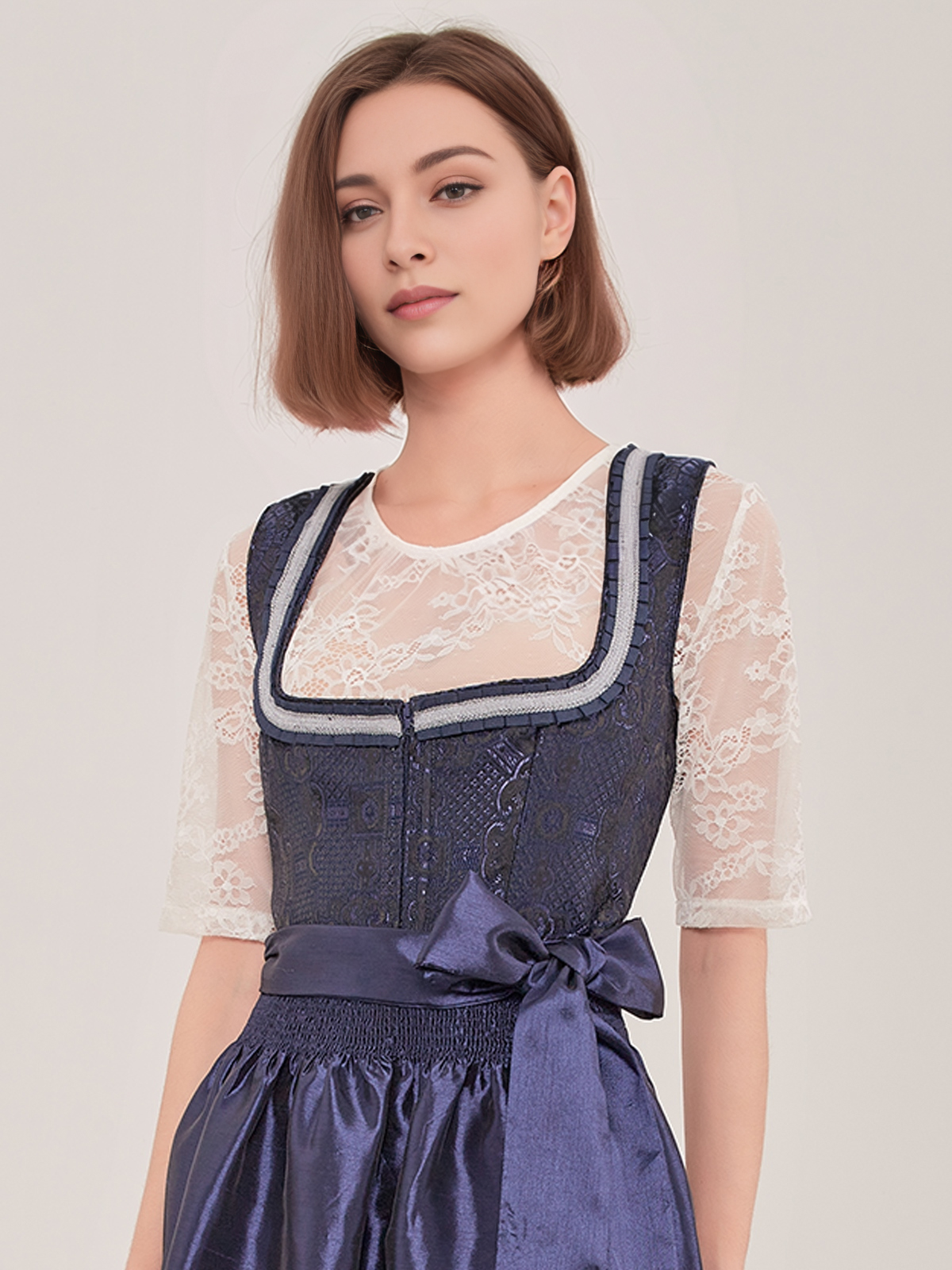 Spitzenbody Weiss in Blau