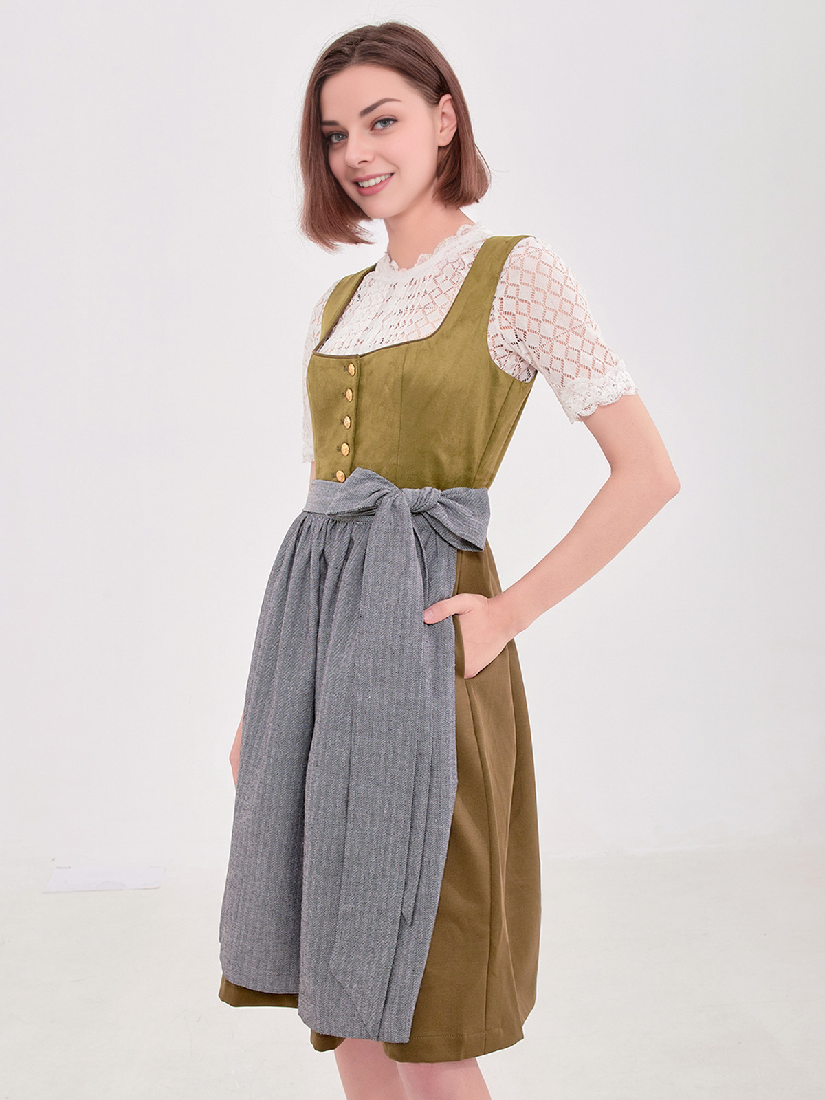Dirndlbluse mit Herzausschnitt in Grün