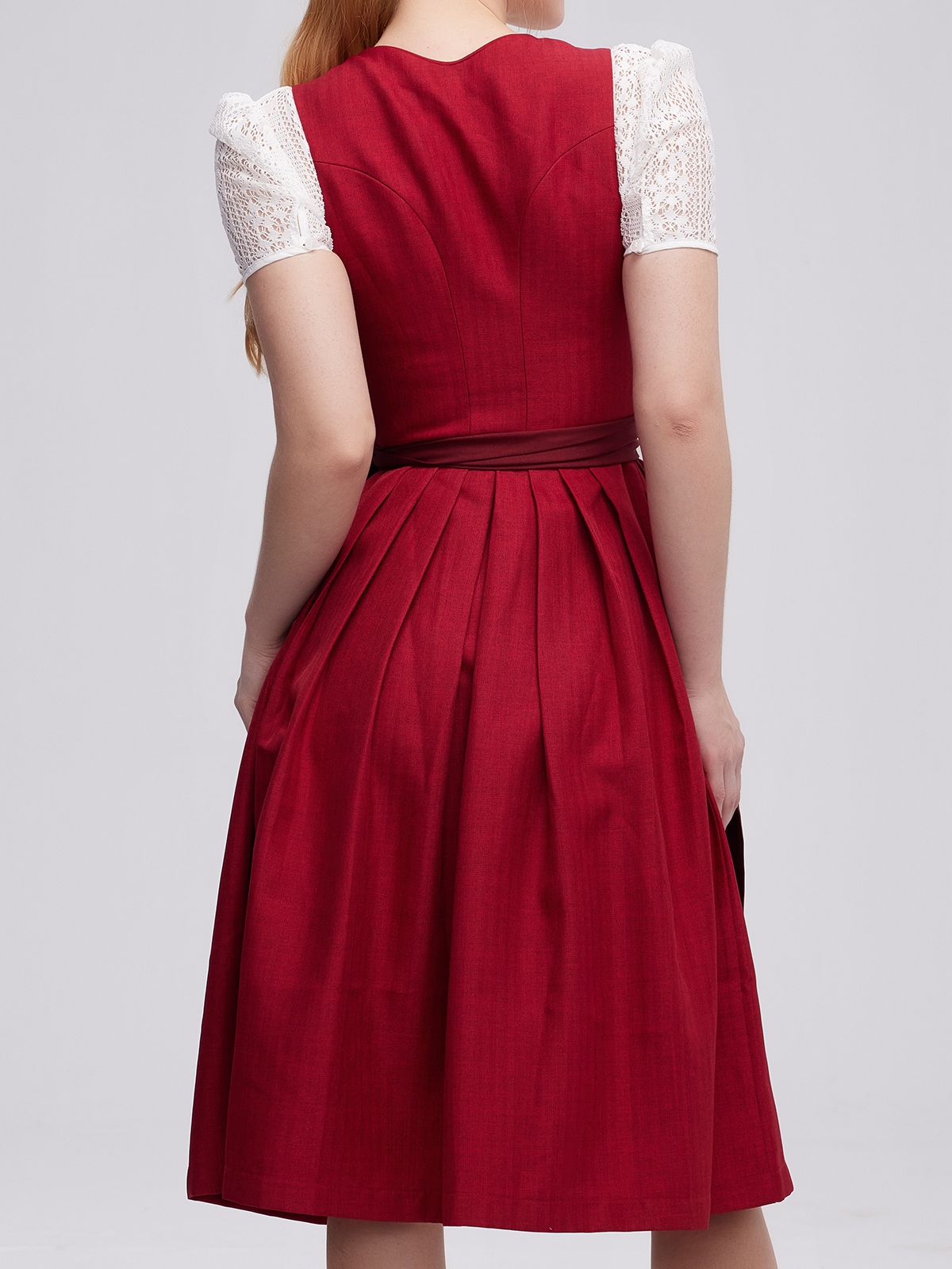 Dirndl in Rot – ein zeitloser Klassiker