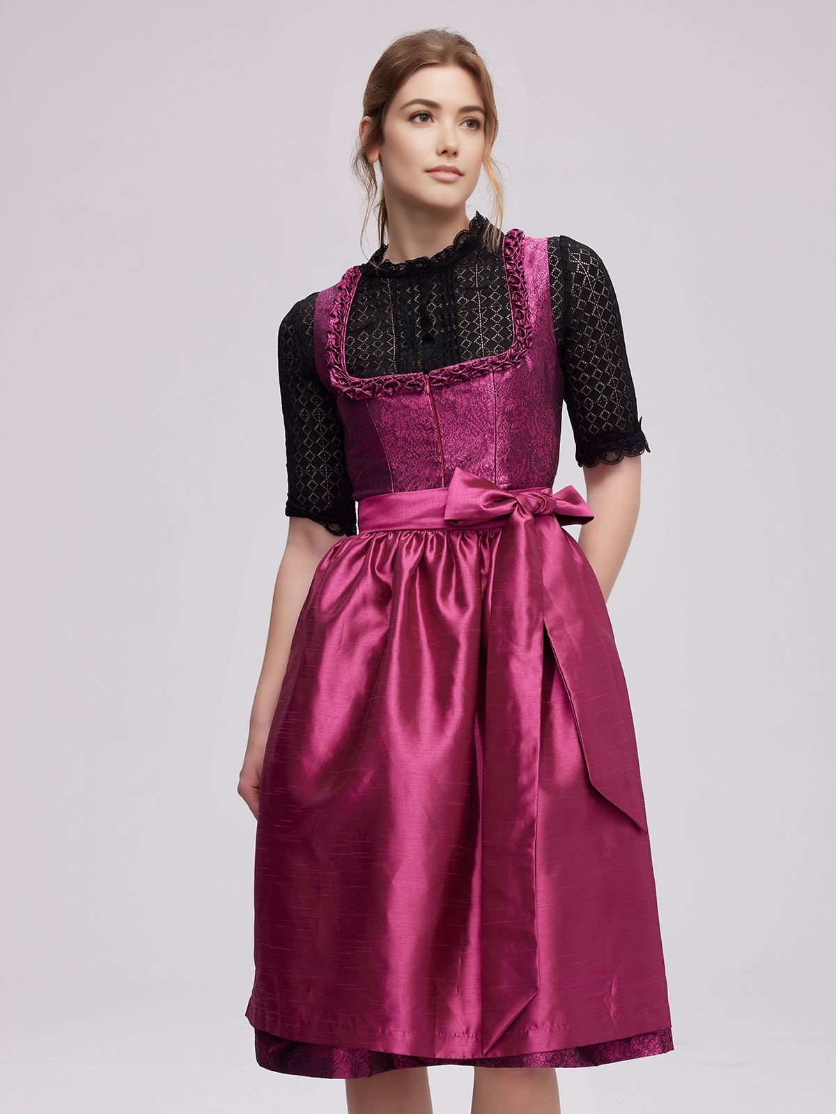 Dirndl in Pink mit floraler Schürze