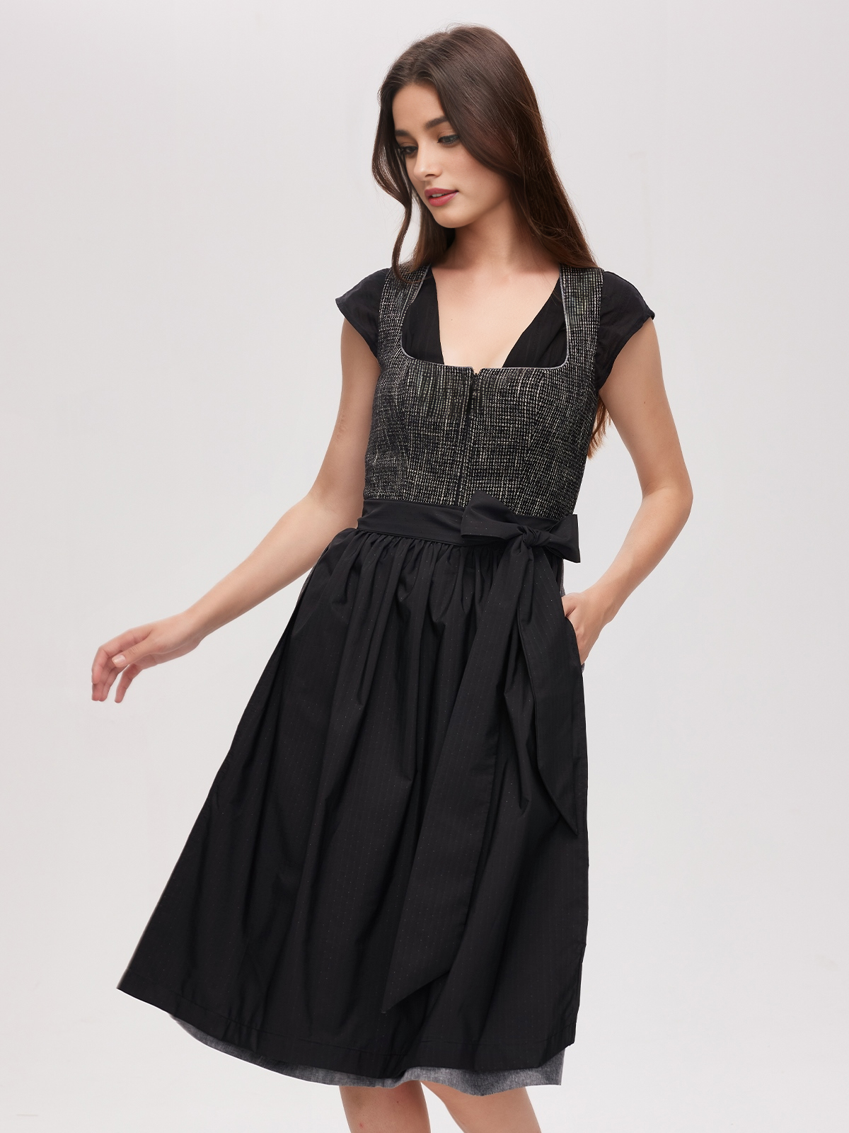 Schwarzes Ehreer-Dirndl