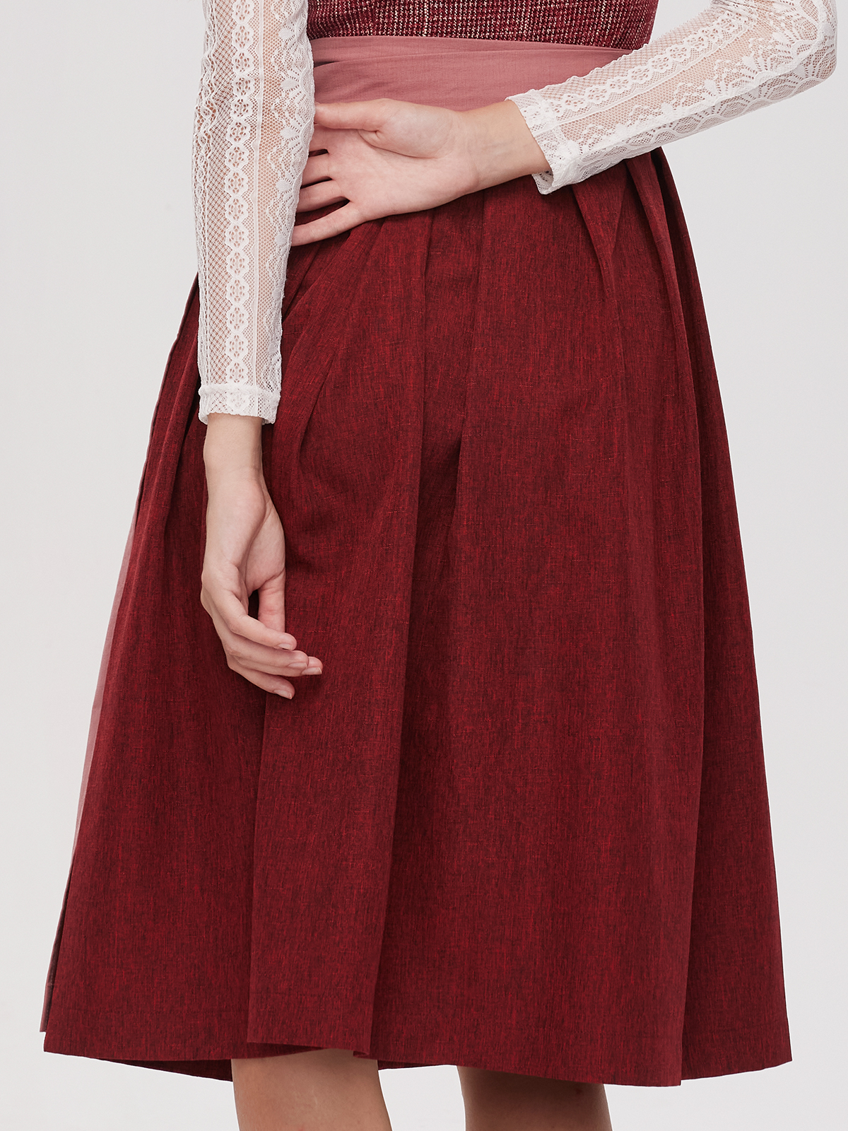 Dirndl Langarm in Rot – Eleganz mit Tradition