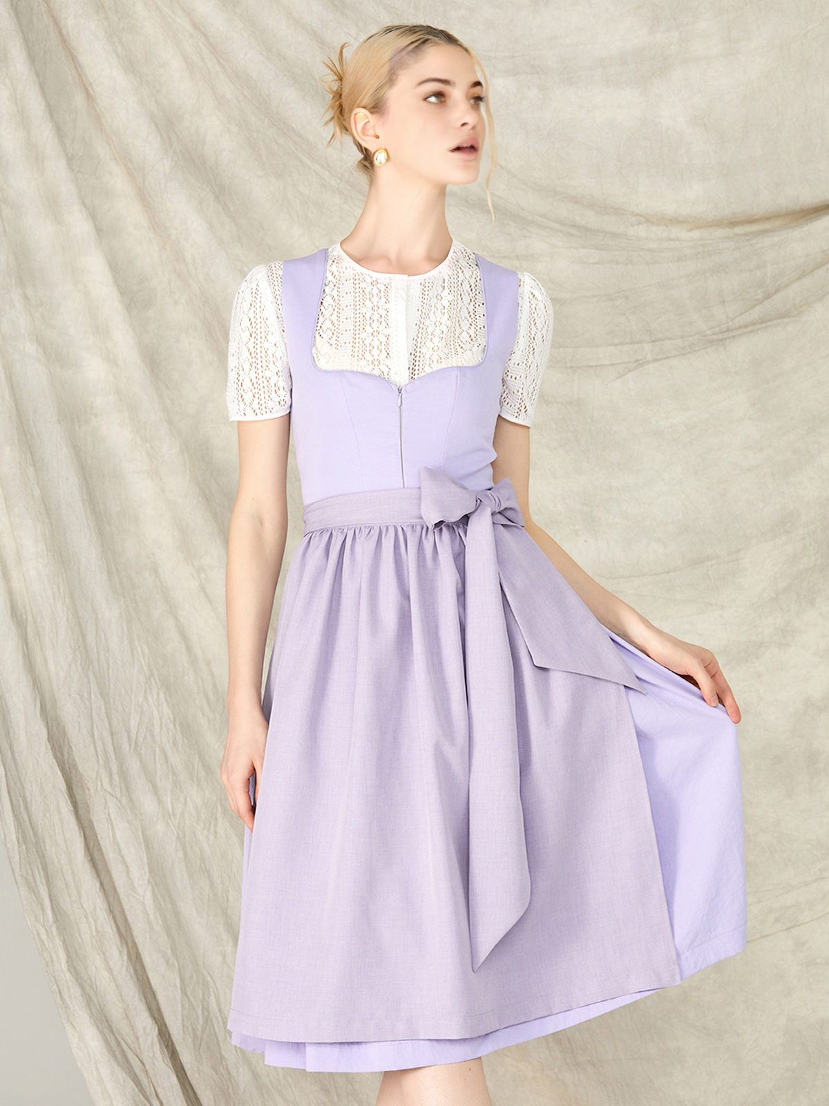 Dirndl in zartem Rosaton