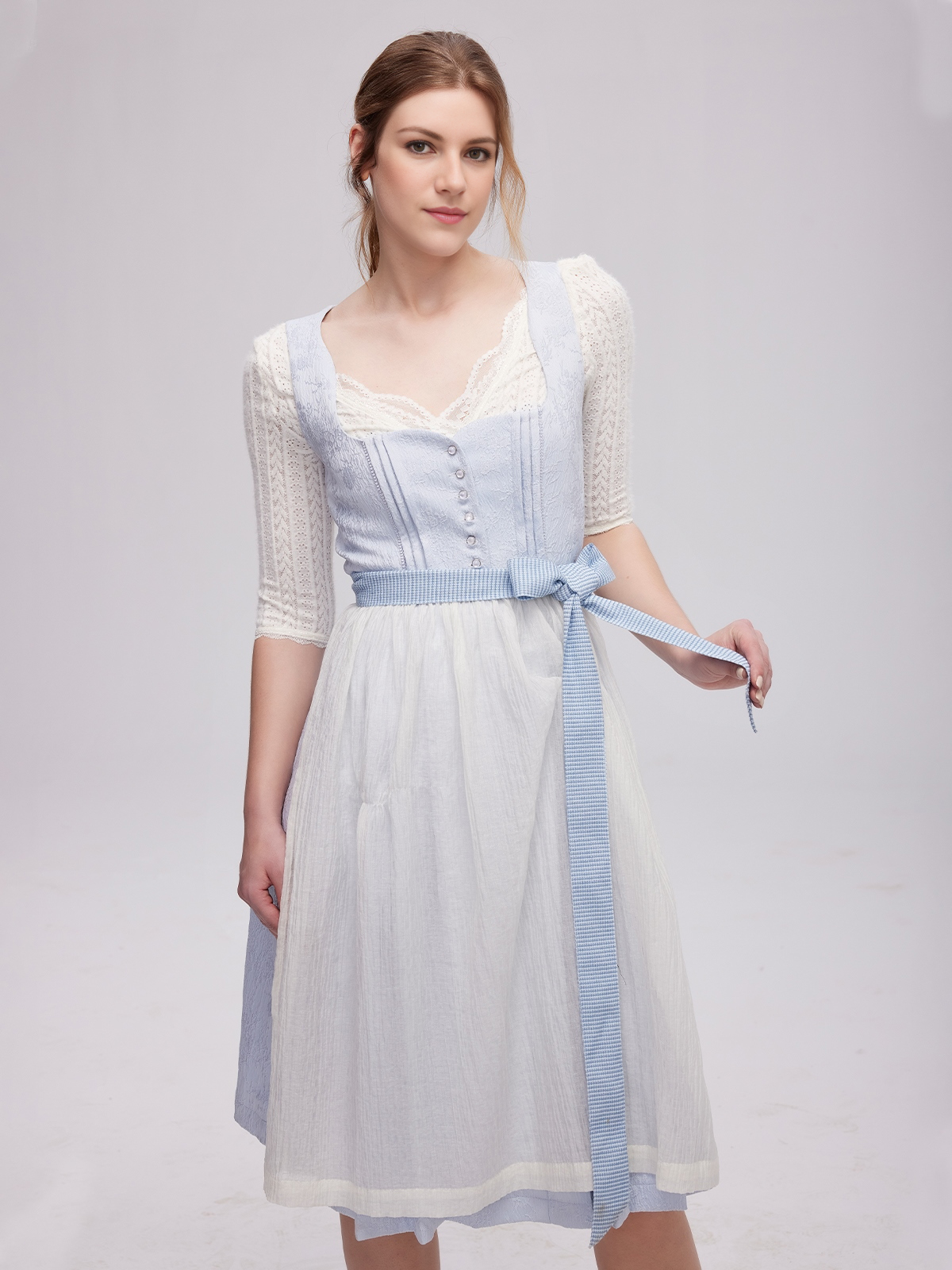 Elegantes blaues Dirndl mit floralen Details