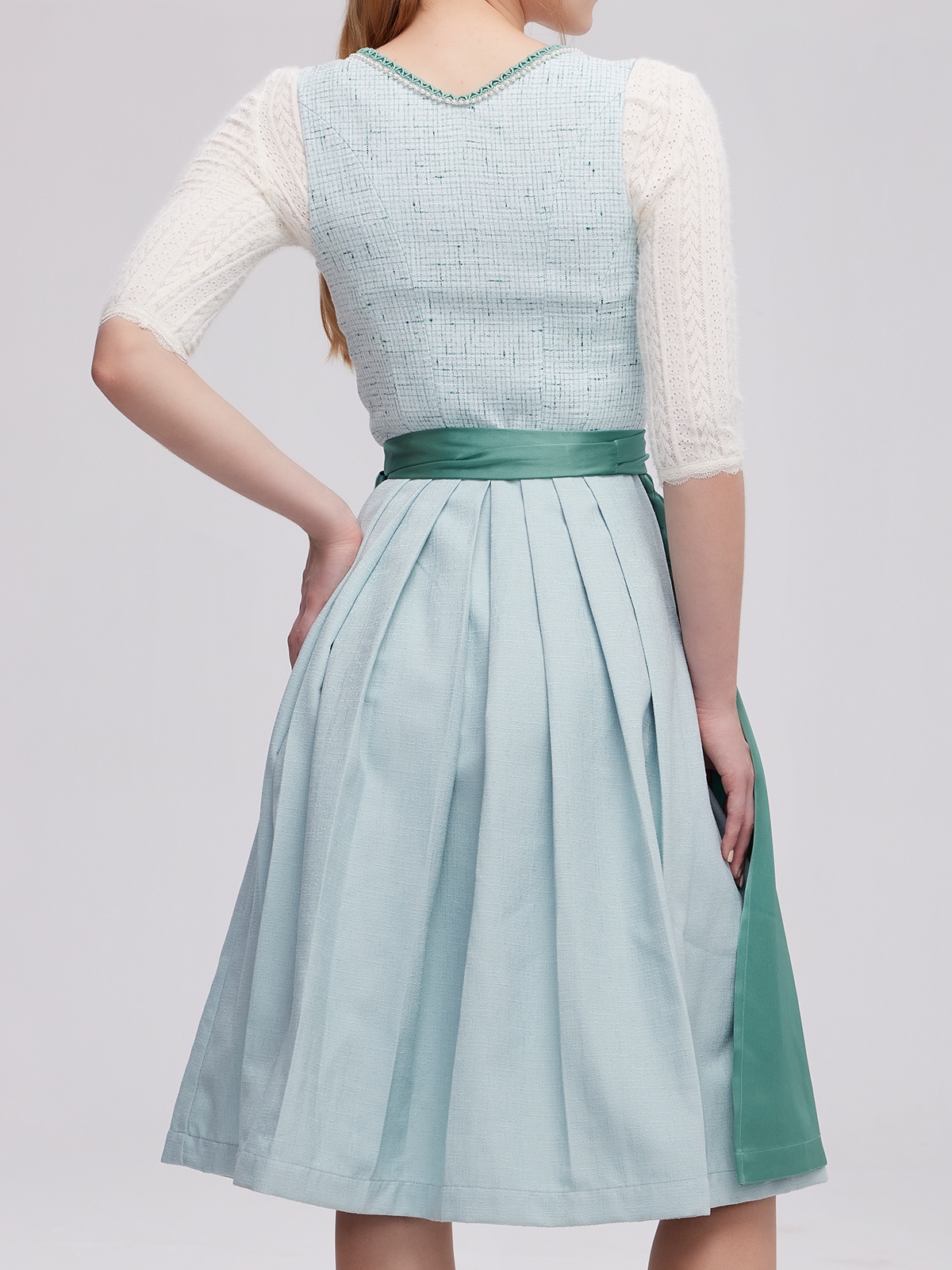 Dirndl in Grau und Rosa