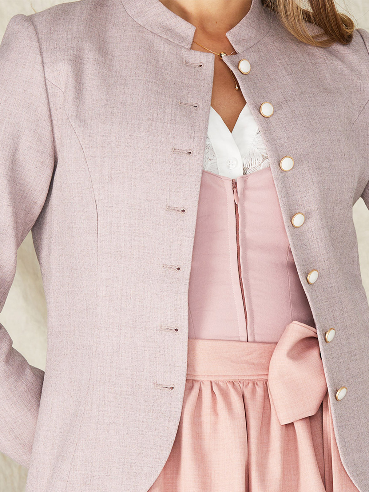 Dirndl in Lila – Eleganz pur