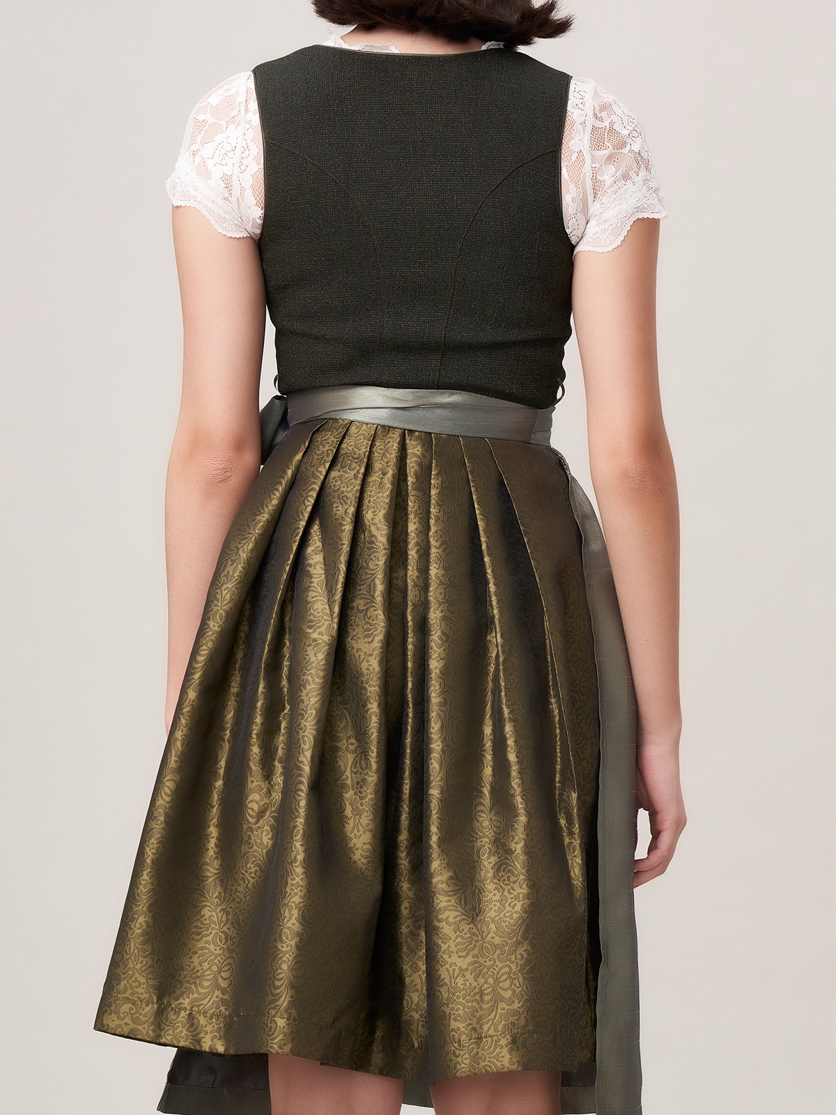 Dirndl Rot Schwarz – Eleganz und Tradition vereint