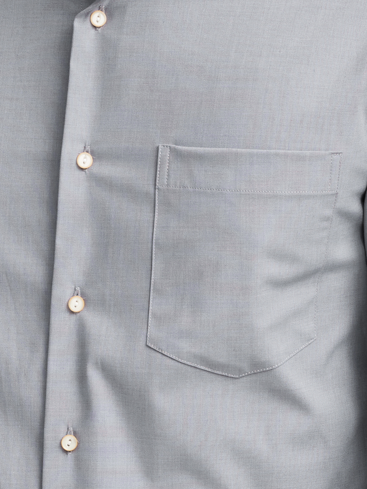Schwarze Dirndlbluse mit Spitzenverzierung