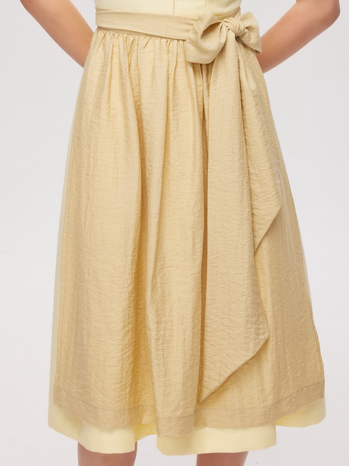 Dirndl mit Kragen in Gelb