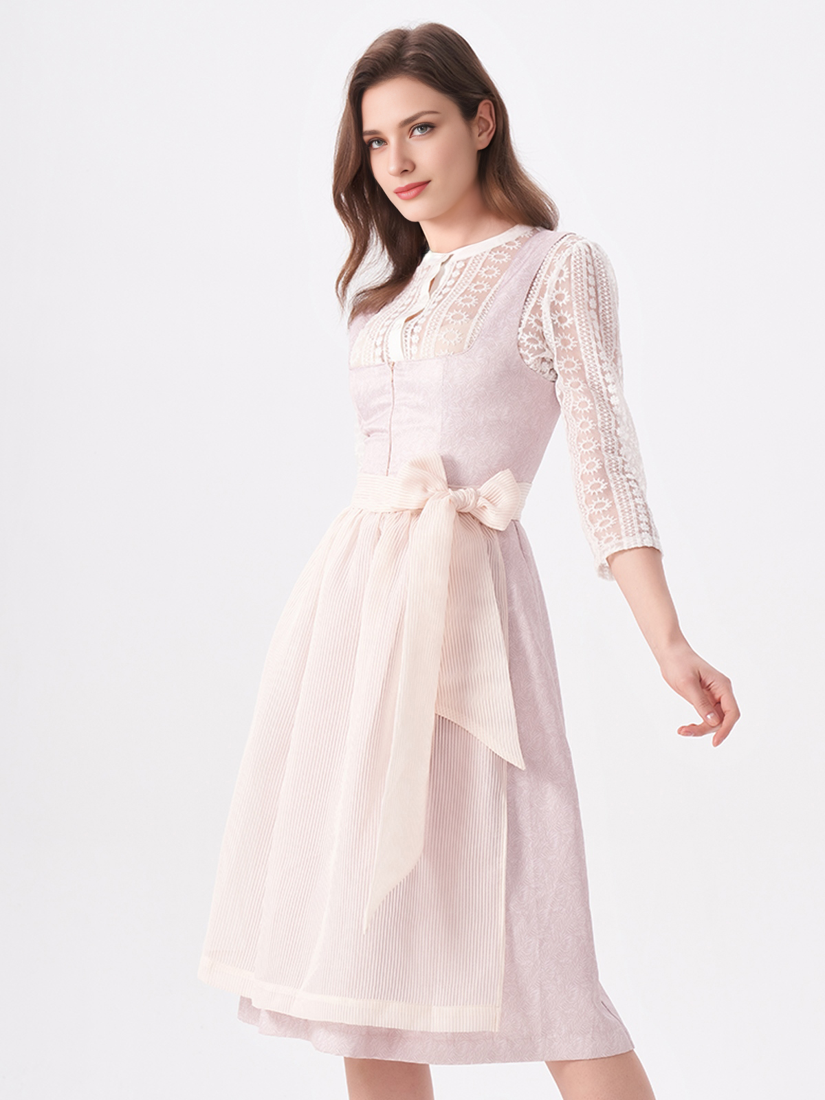 Dirndl mit rosa langärmeliger Bluse