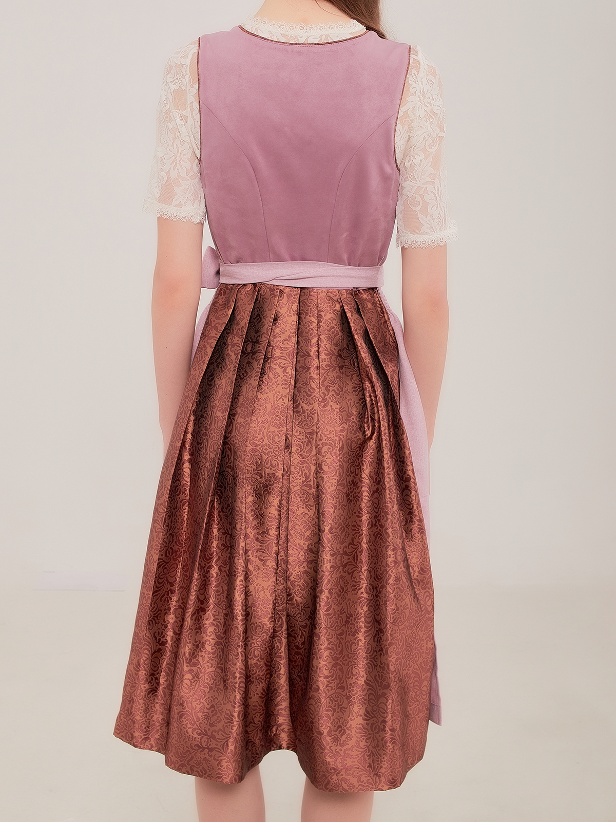 Dirndl Samt in Lila – Eleganz pur