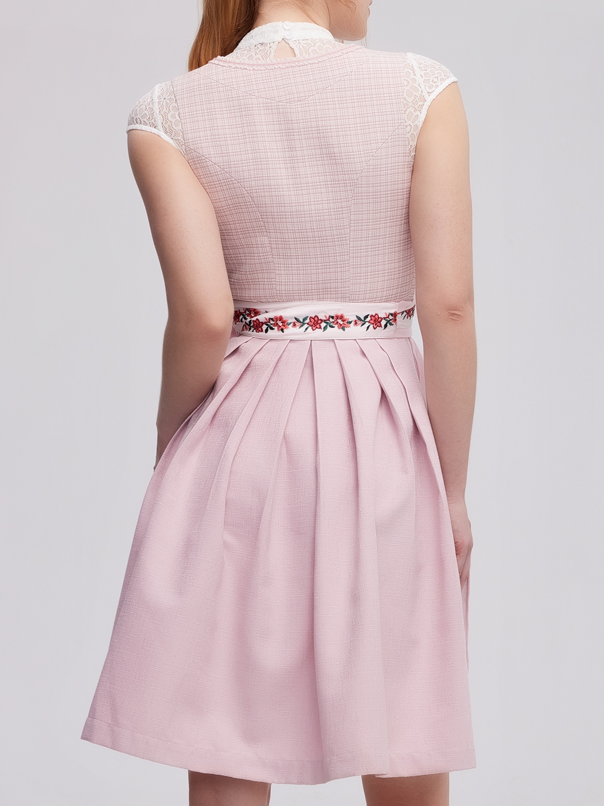 Dirndl in Rosa – perfekt für Festivals und Hochzeiten