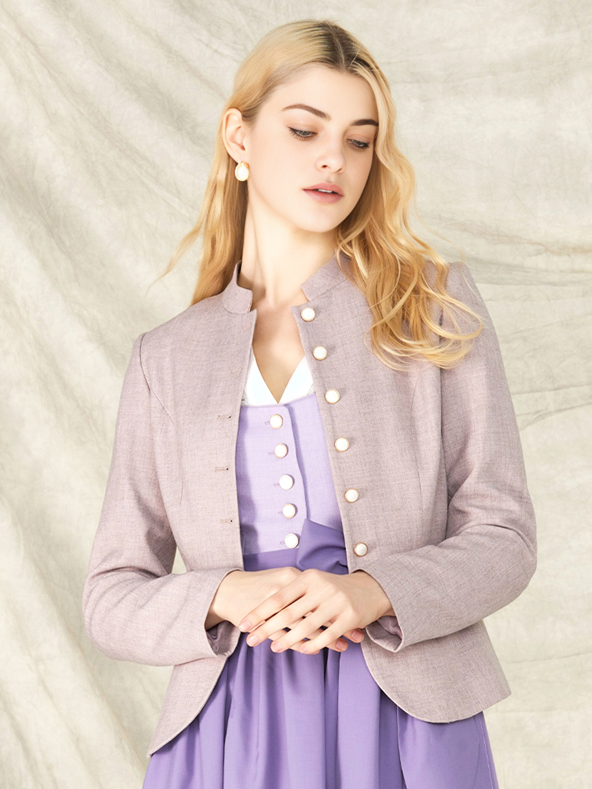 Samt Dirndl Beige – Eleganz pur