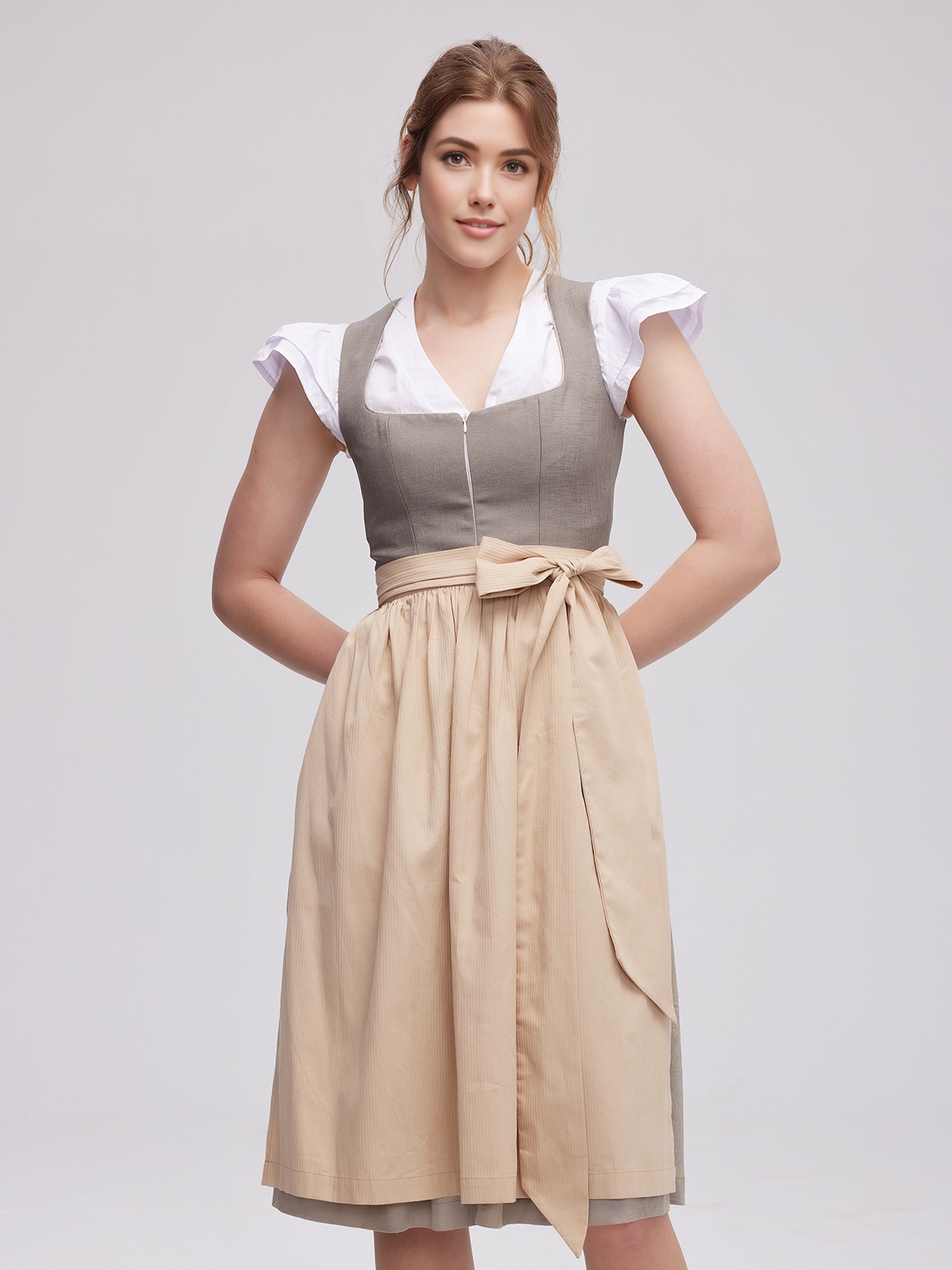 Dirndl in Grau und Grün